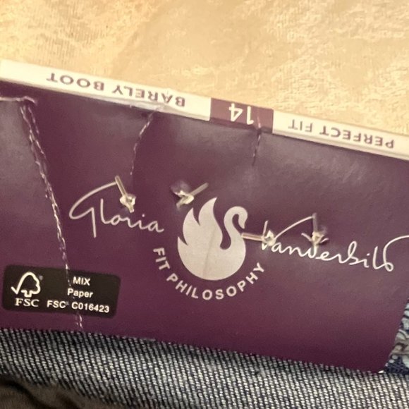 Gloria Vanderbilt Woman’s Black Barely Boot Cut Jean Pants Size 8 - Picture 4 of 8